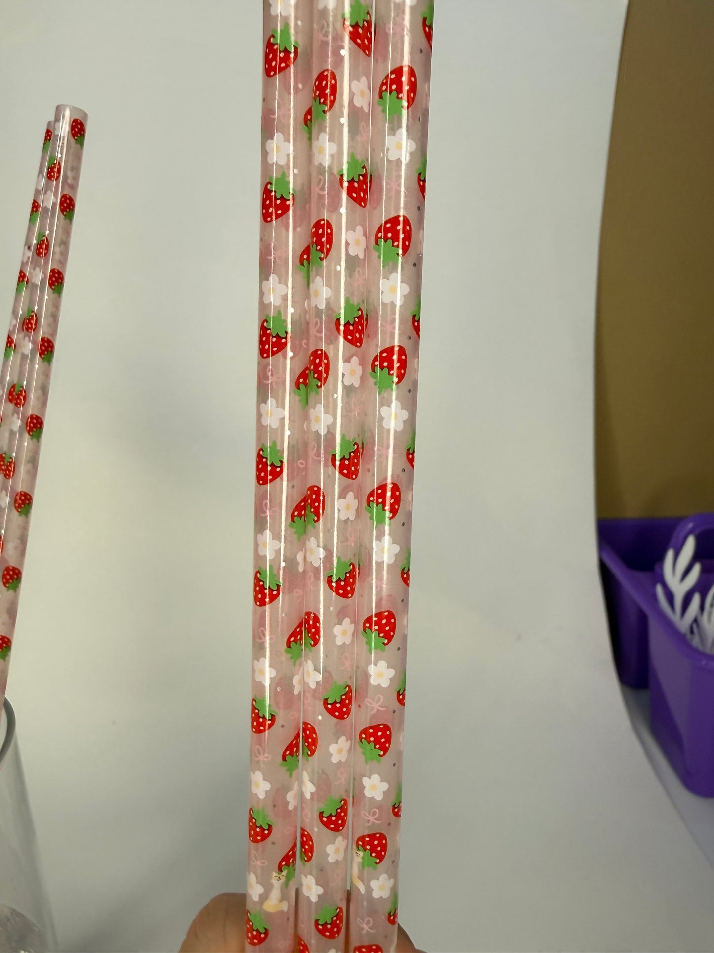 Strawberry color changing straw- 12" red